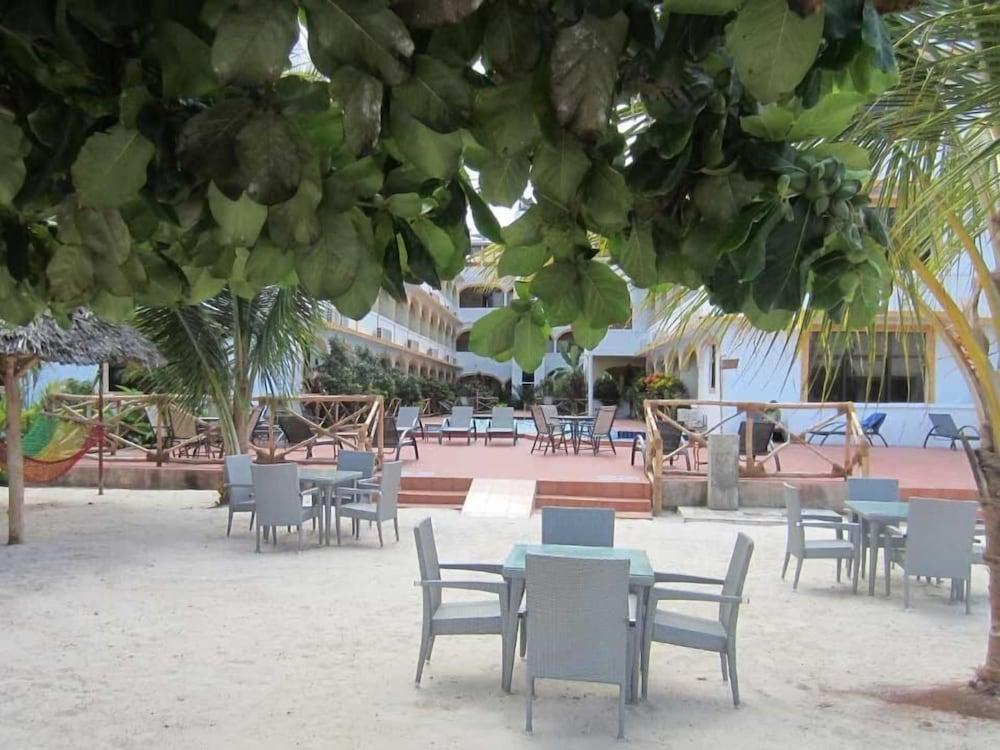 มันดารี วิลลา Hotel มาเทมวu ภายนอก รูปภาพ