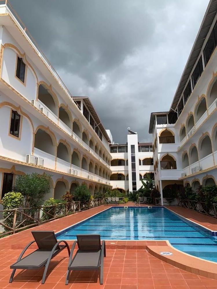 มันดารี วิลลา Hotel มาเทมวu ภายนอก รูปภาพ