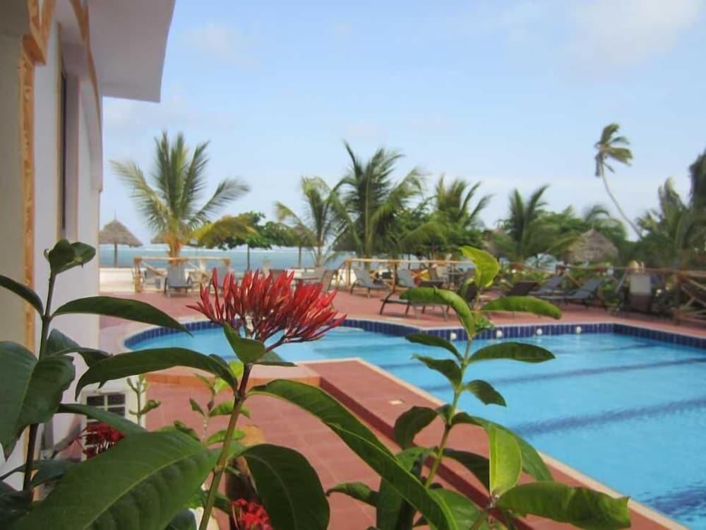 มันดารี วิลลา Hotel มาเทมวu ภายนอก รูปภาพ