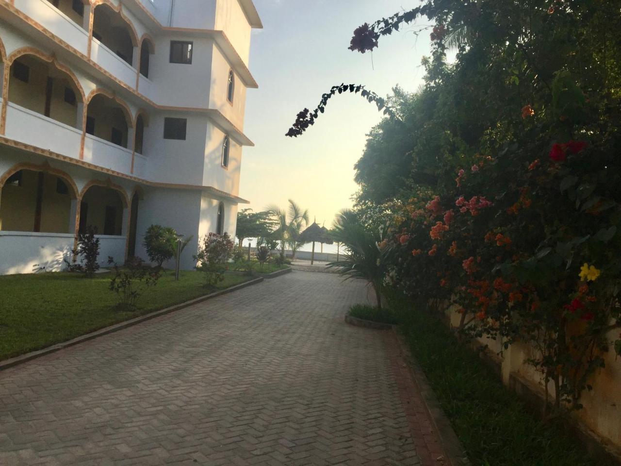 มันดารี วิลลา Hotel มาเทมวu ภายนอก รูปภาพ