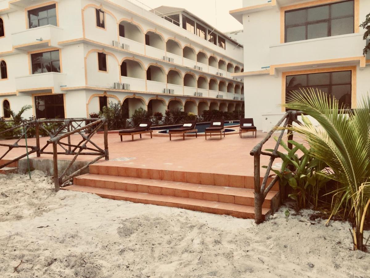 มันดารี วิลลา Hotel มาเทมวu ภายนอก รูปภาพ